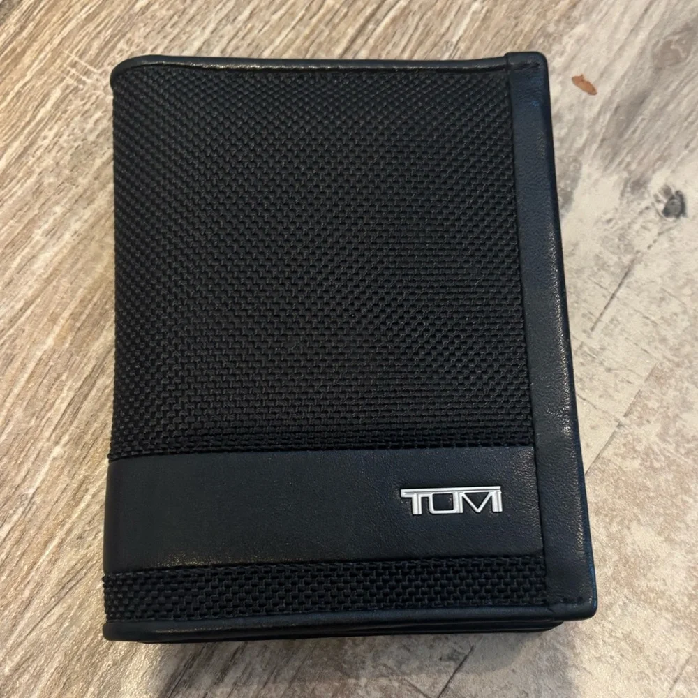 Tumi Black Textured Wallet new without tags in excellent condition